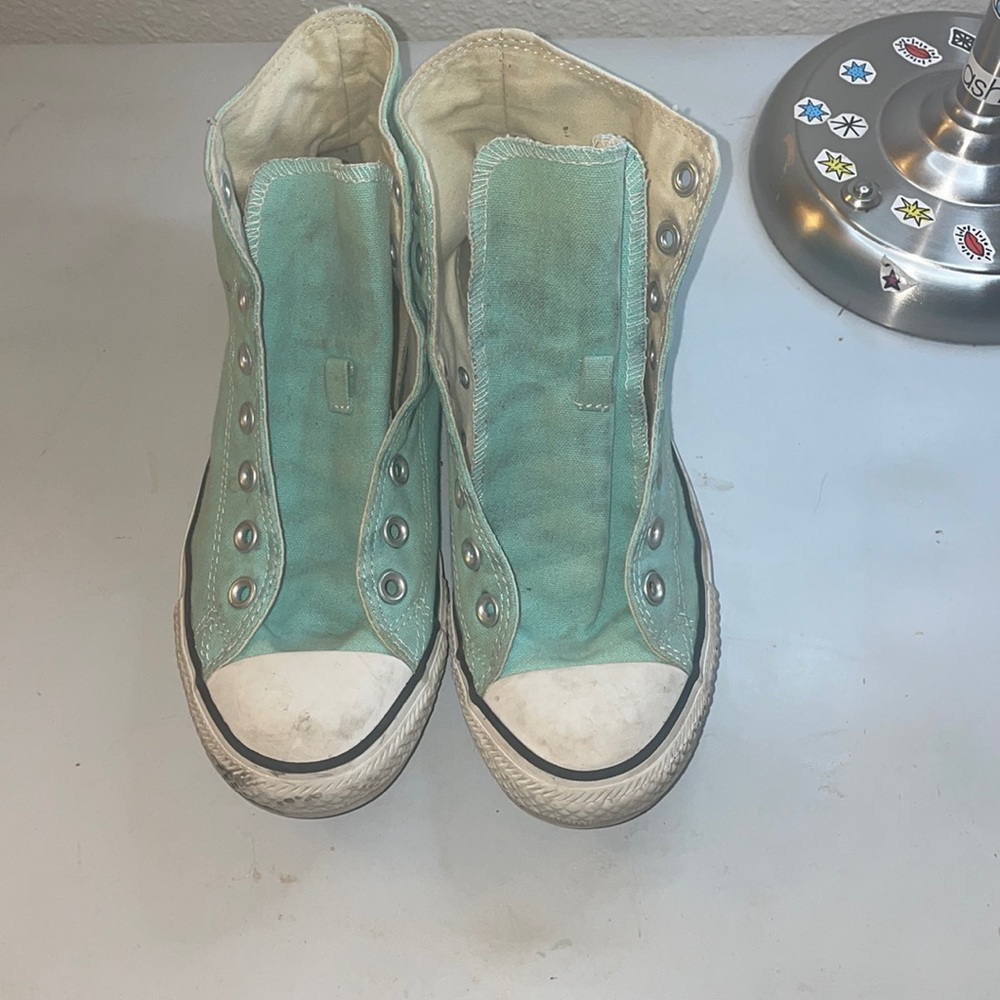 Converse without laces